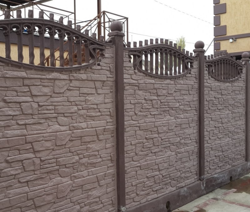 Бетонный забор 46 фото универсальное ограждение из бетона и железобетонных плит выбор краски для панелей забора