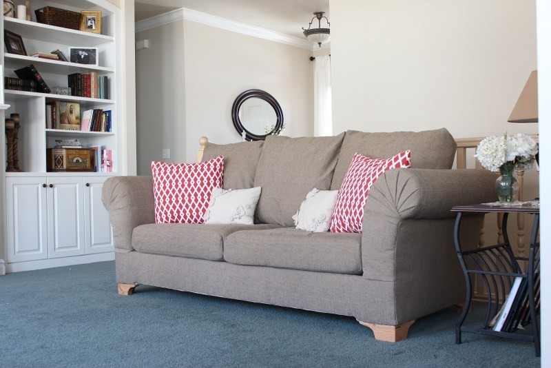 Дизайнерские лайфхаки: 5 способов обновить свой диван