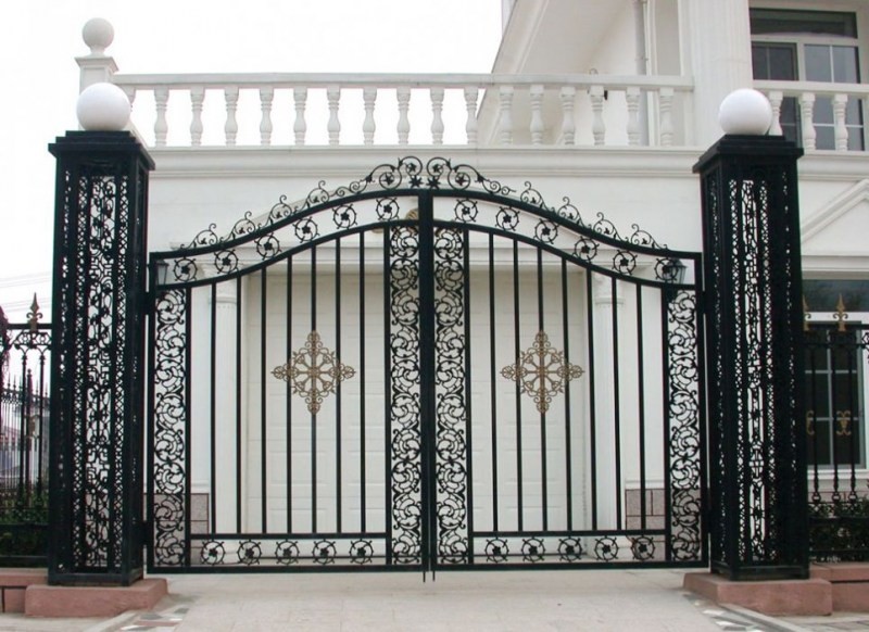 Кованые ворота: фото сочетаний эстетики ажура и прочности металла