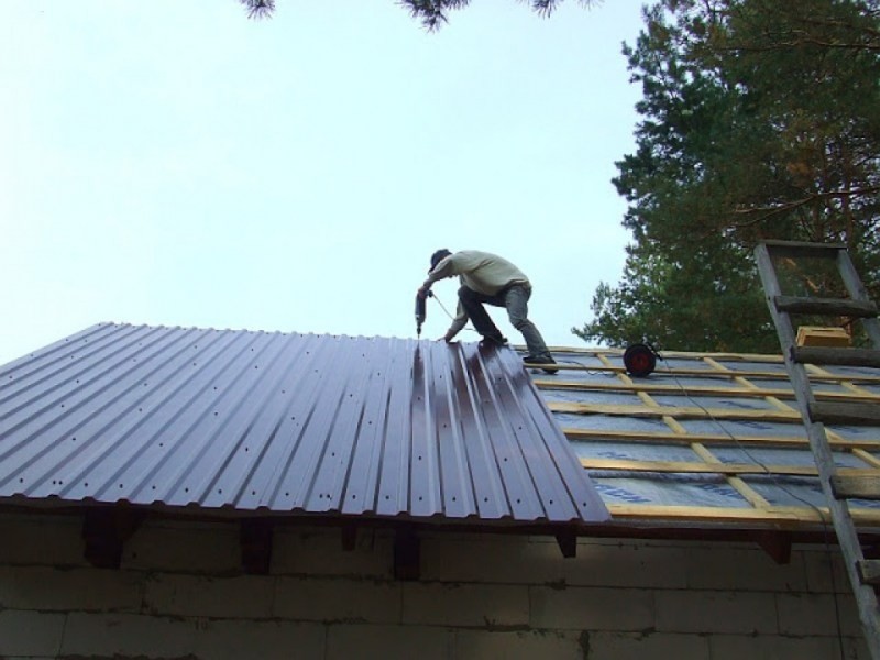 Строительство крыша бани из профнастила